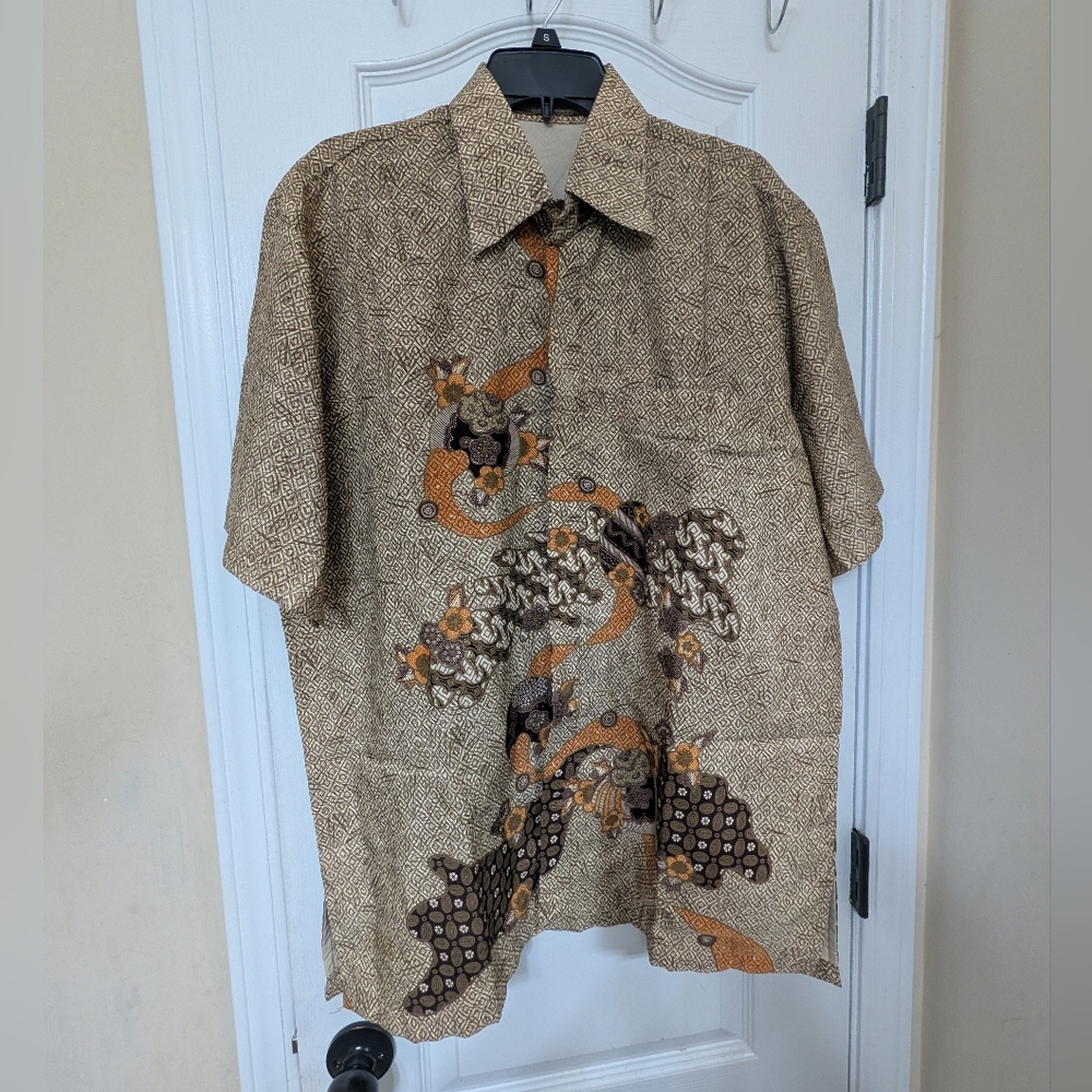 NWT Batik Solo Men's Button-Down Shirt